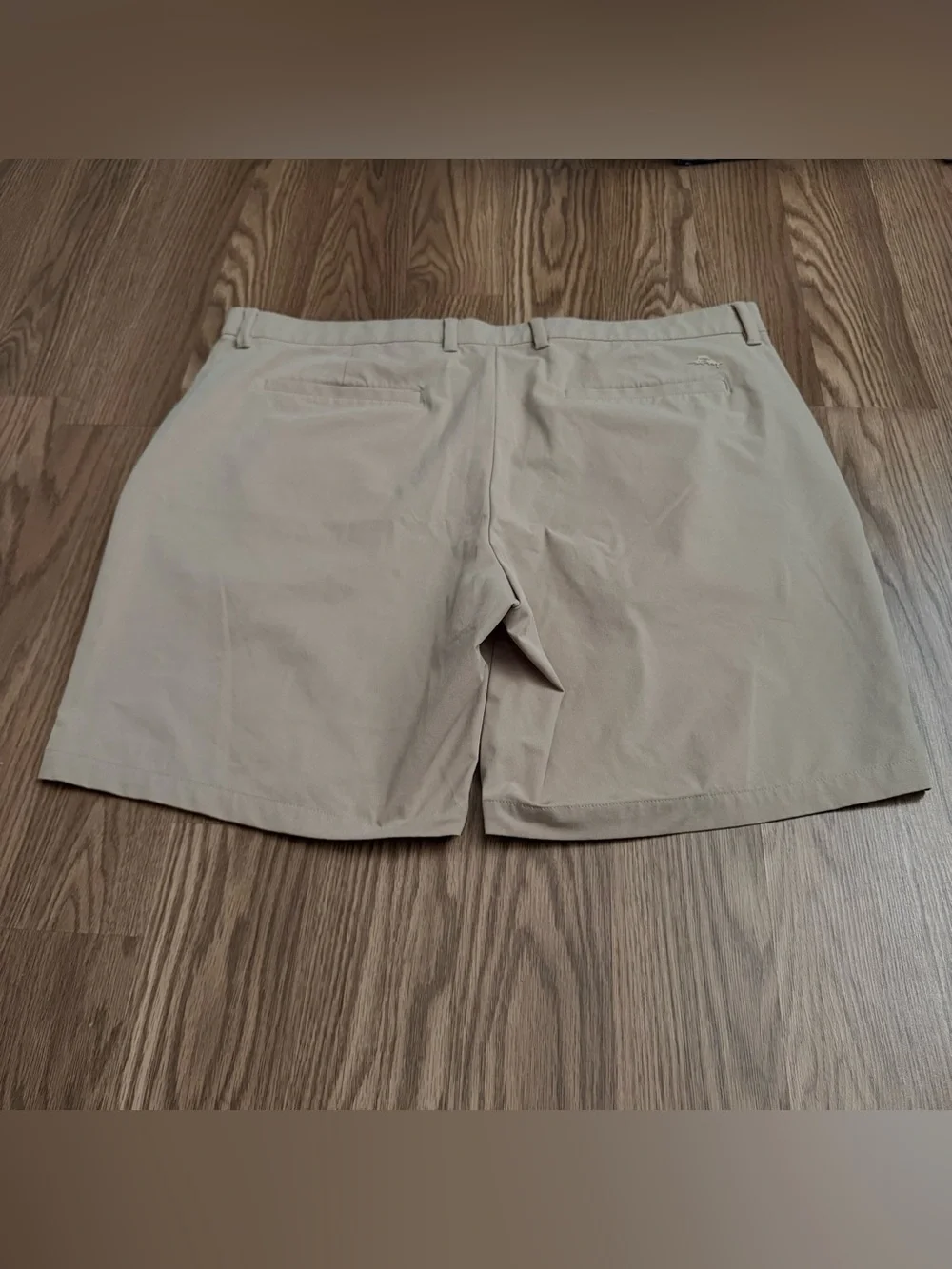 Tommy Bahama Men’s Beige Solid 5 pockets Chino Flat Front Shorts 9 Inch Inseam